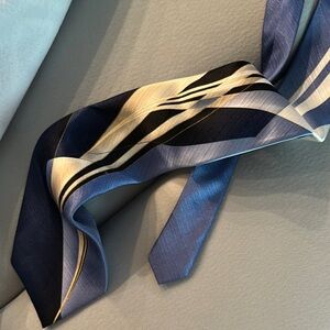 Van Heusen Blue and Cream Tie